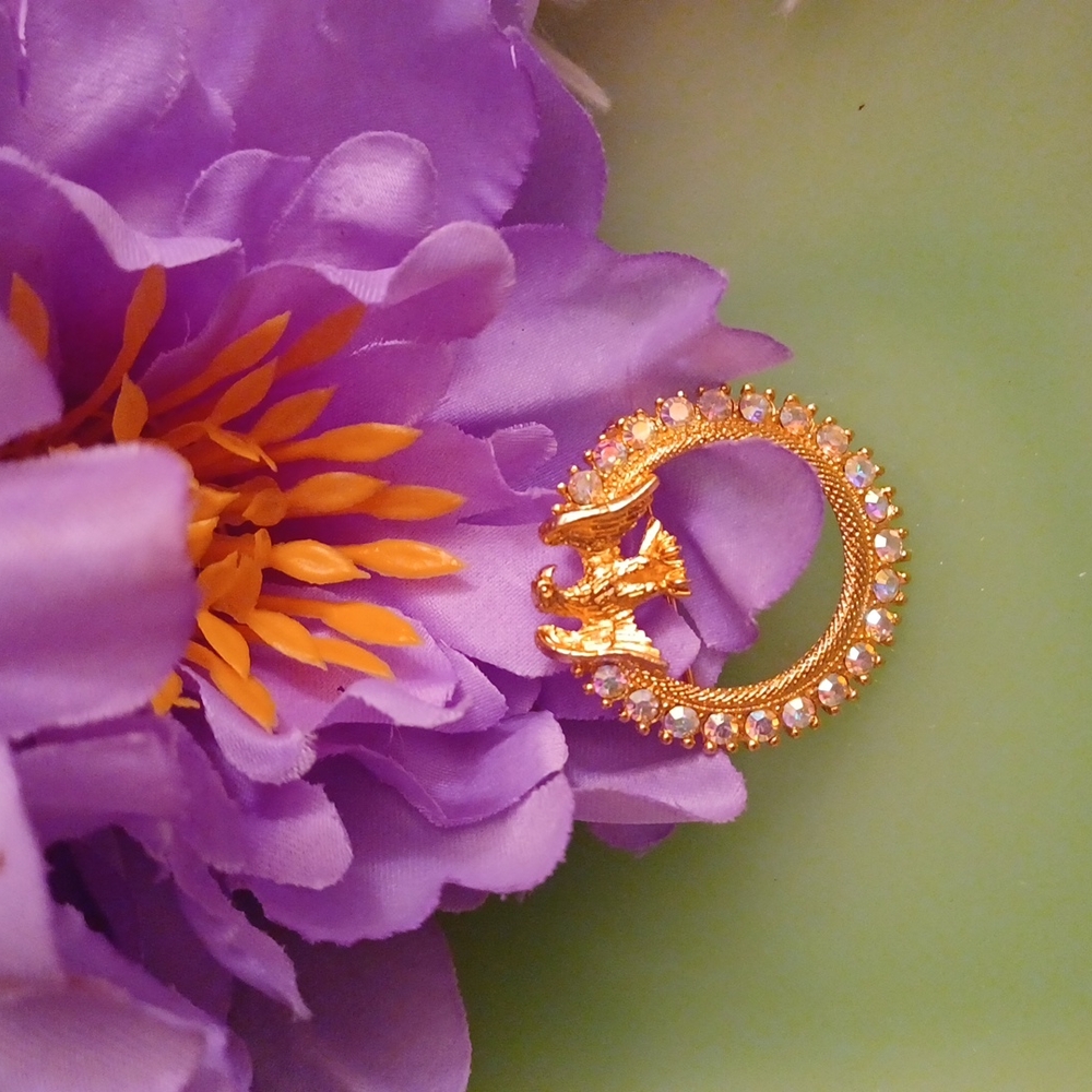 VINTAGE BROOCH
